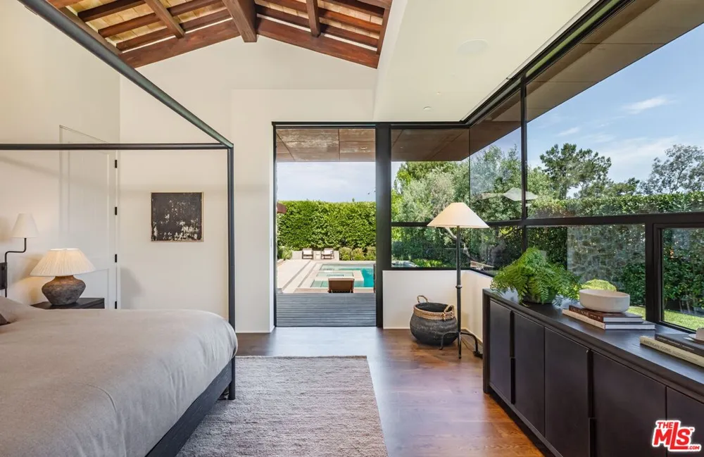 976 Alpine Drive Beverly Hills, CA 90210