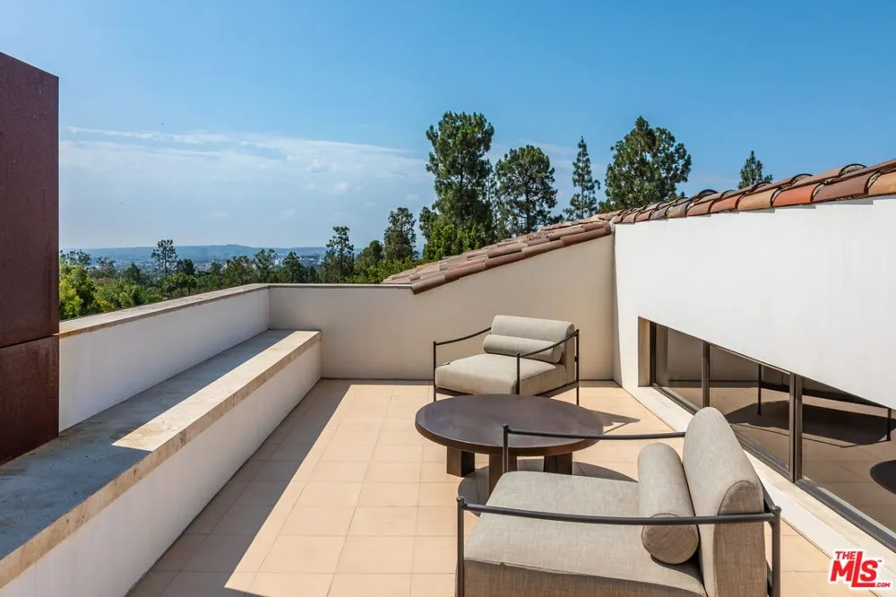 976 Alpine Drive Beverly Hills, CA 90210