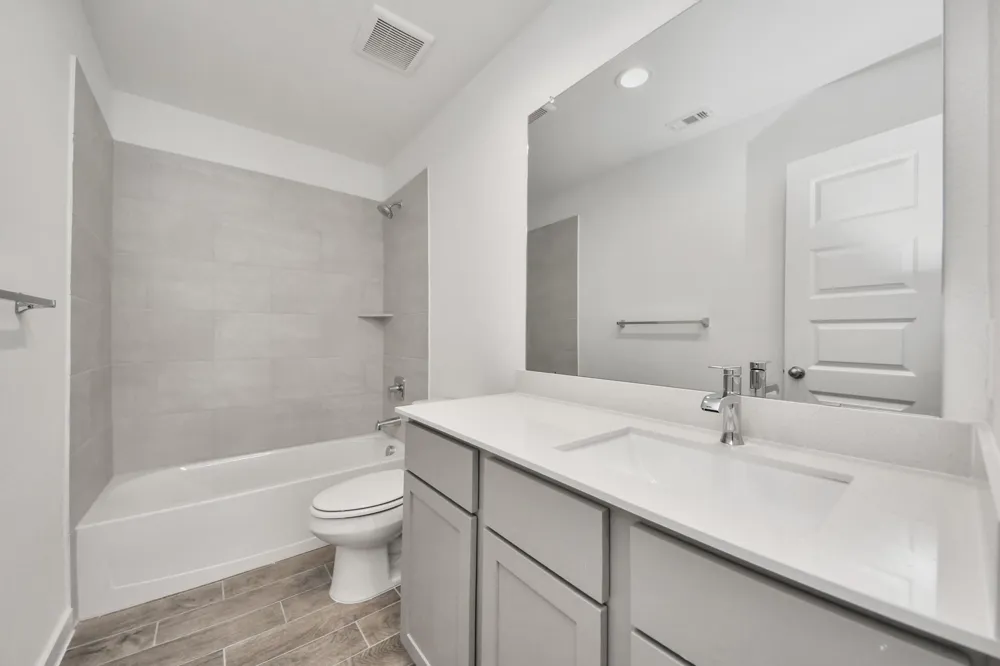 18534 Athena Flower Drive Fresno, TX 77545