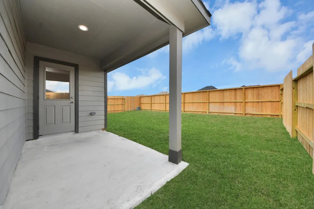 18534 Athena Flower Drive Fresno, TX 77545