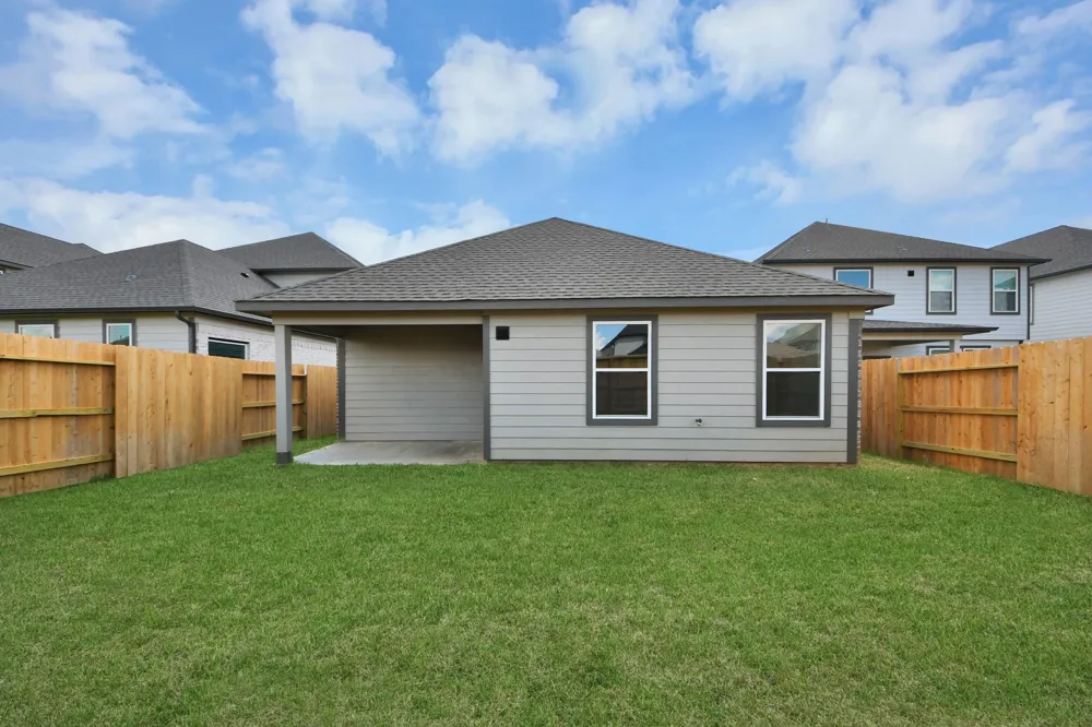 18534 Athena Flower Drive Fresno, TX 77545