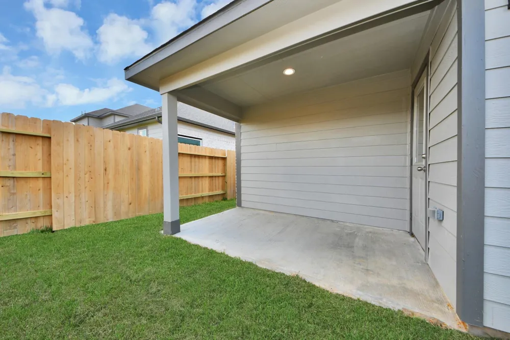 18534 Athena Flower Drive Fresno, TX 77545