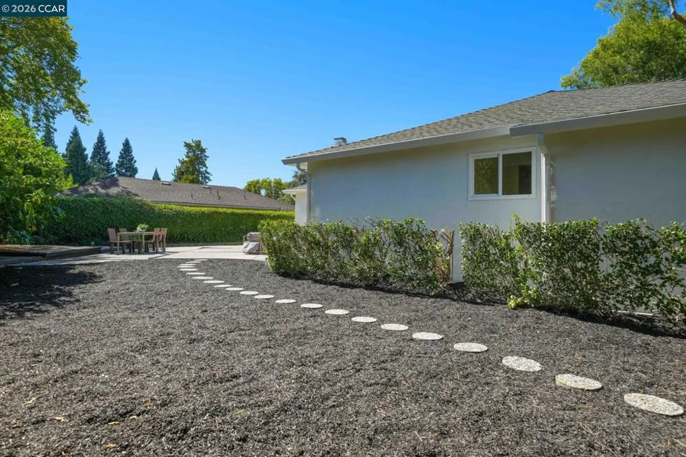 1517 Harlan Dr Danville, CA 94526