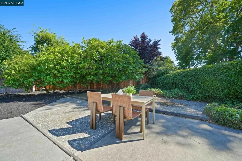 1517 Harlan Dr Danville, CA 94526