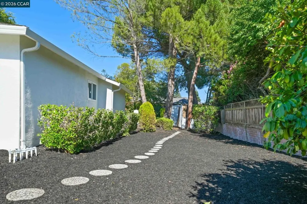 1517 Harlan Dr Danville, CA 94526