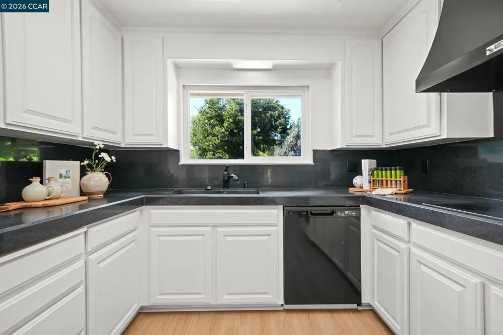 1517 Harlan Dr Danville, CA 94526