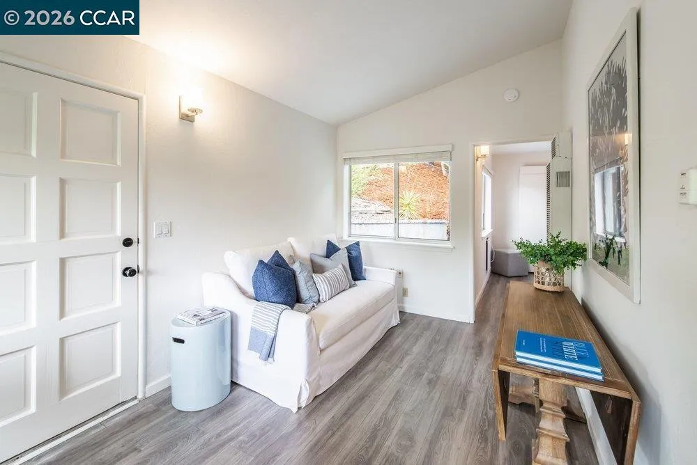 9 Valley Court Orinda, CA 94563