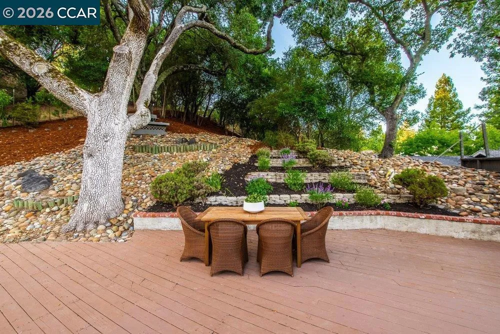 9 Valley Court Orinda, CA 94563