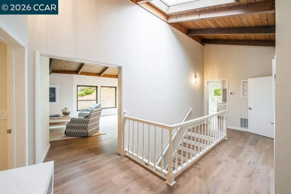 9 Valley Court Orinda, CA 94563