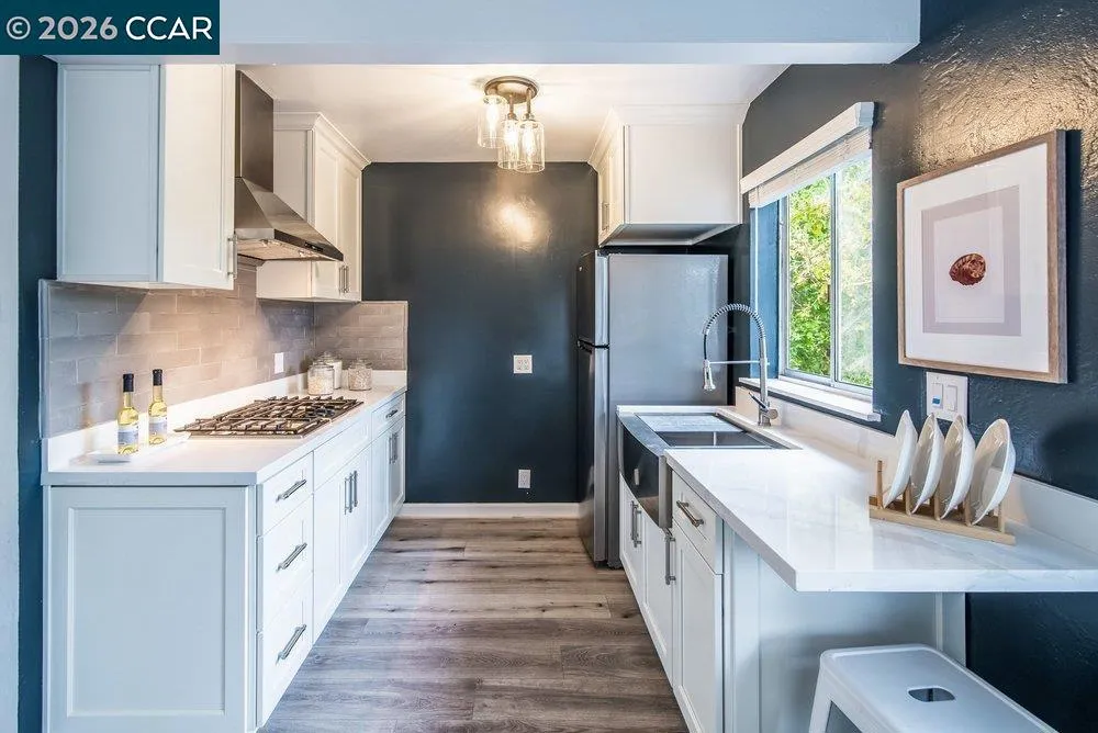 9 Valley Court Orinda, CA 94563