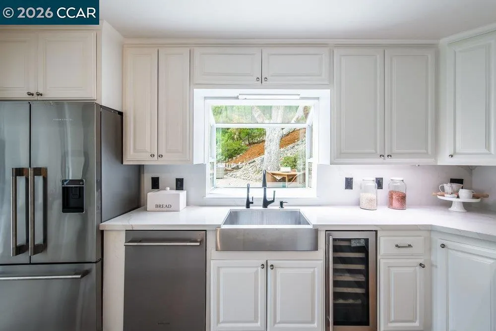 9 Valley Court Orinda, CA 94563