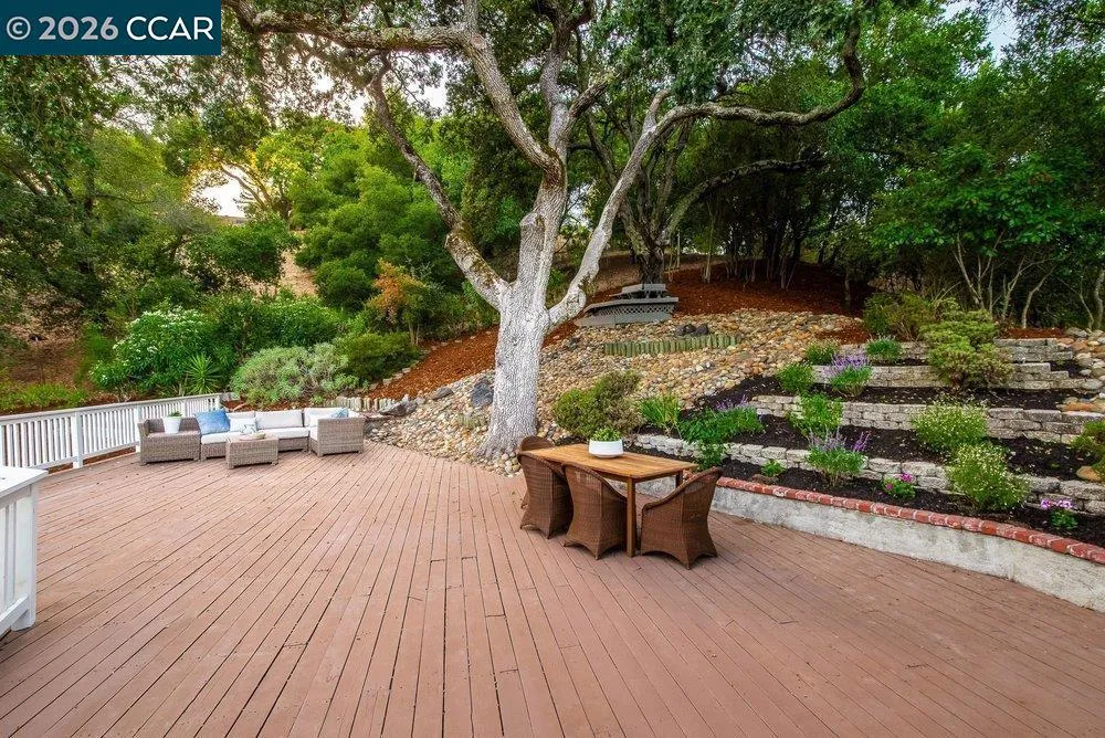 9 Valley Court Orinda, CA 94563