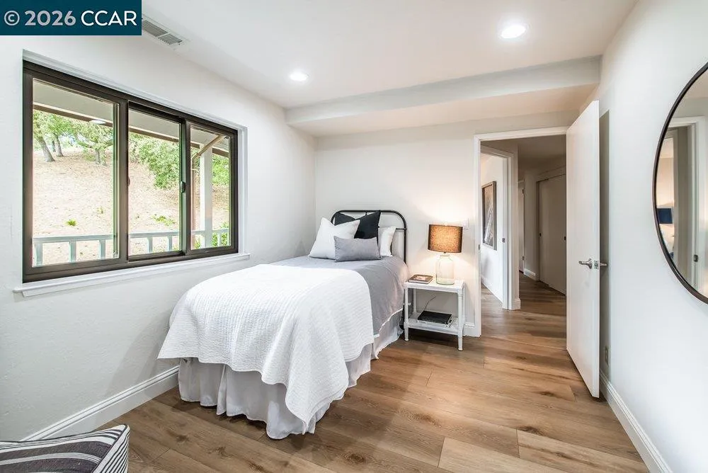 9 Valley Court Orinda, CA 94563