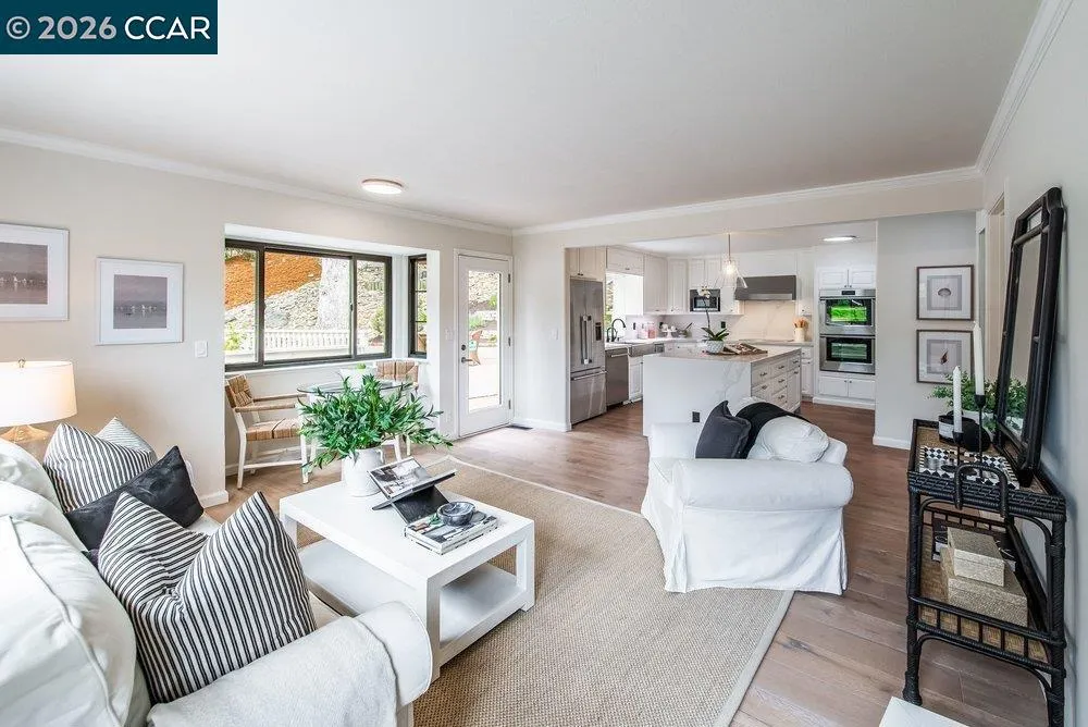 9 Valley Court Orinda, CA 94563