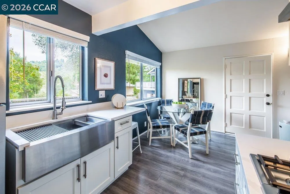 9 Valley Court Orinda, CA 94563
