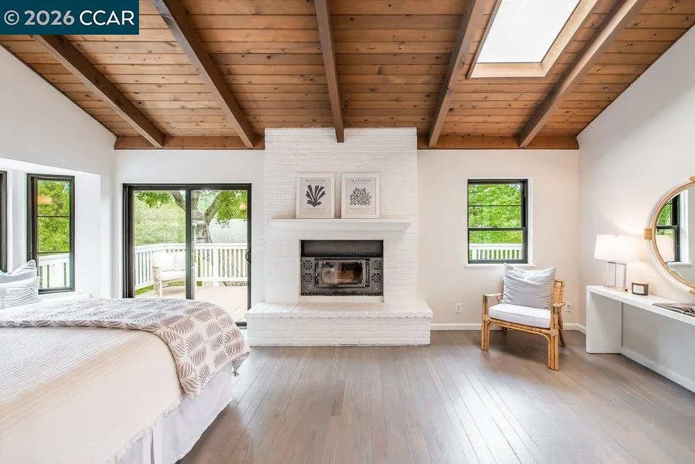9 Valley Court Orinda, CA 94563