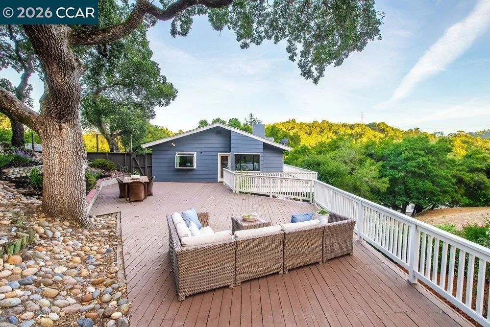9 Valley Court Orinda, CA 94563