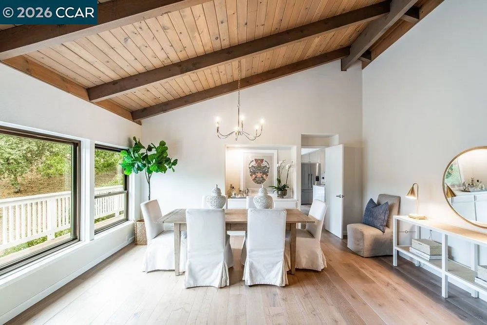 9 Valley Court Orinda, CA 94563