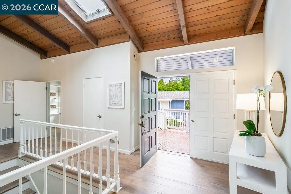 9 Valley Court Orinda, CA 94563