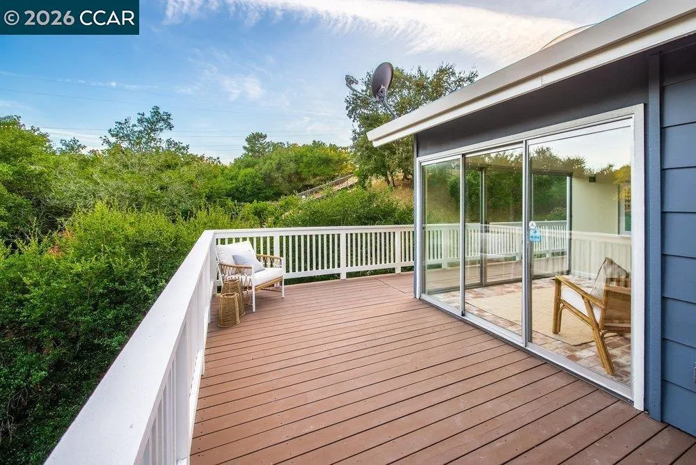 9 Valley Court Orinda, CA 94563