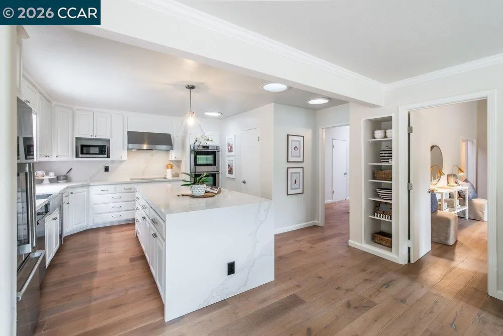 9 Valley Court Orinda, CA 94563
