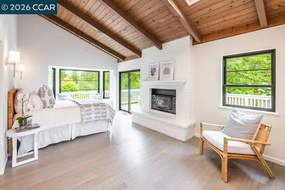 9 Valley Court Orinda, CA 94563