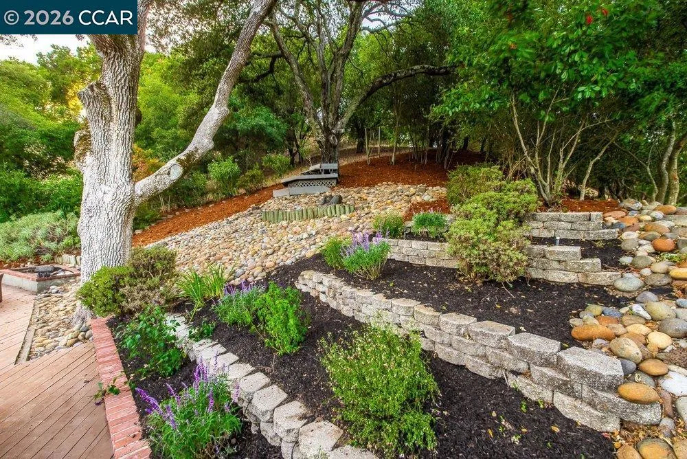9 Valley Court Orinda, CA 94563