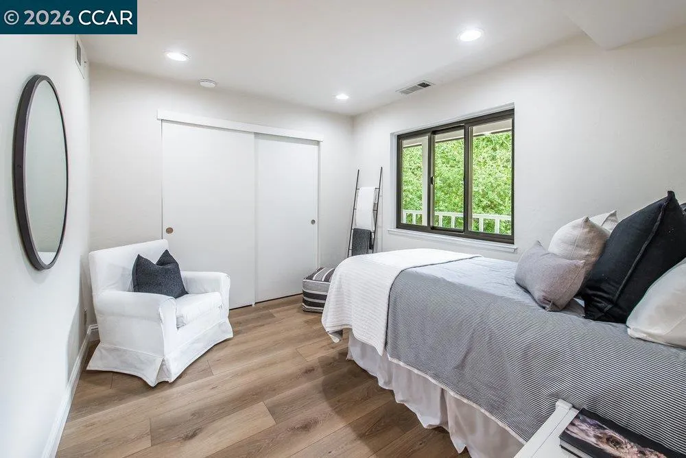9 Valley Court Orinda, CA 94563