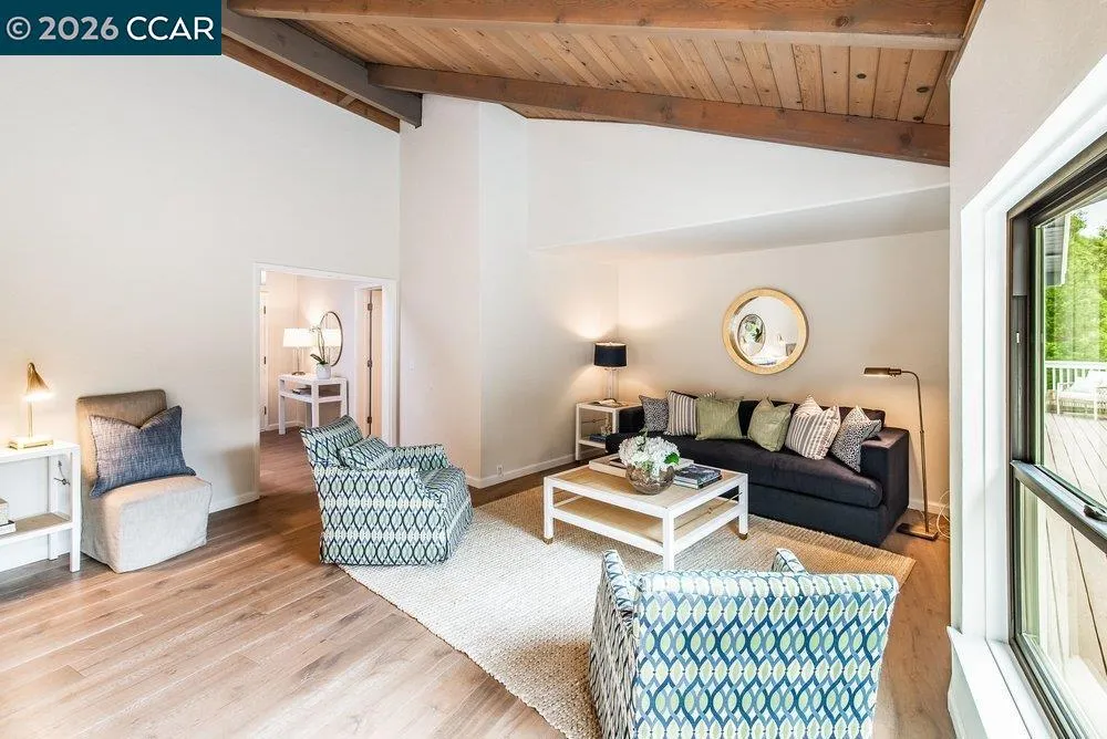 9 Valley Court Orinda, CA 94563