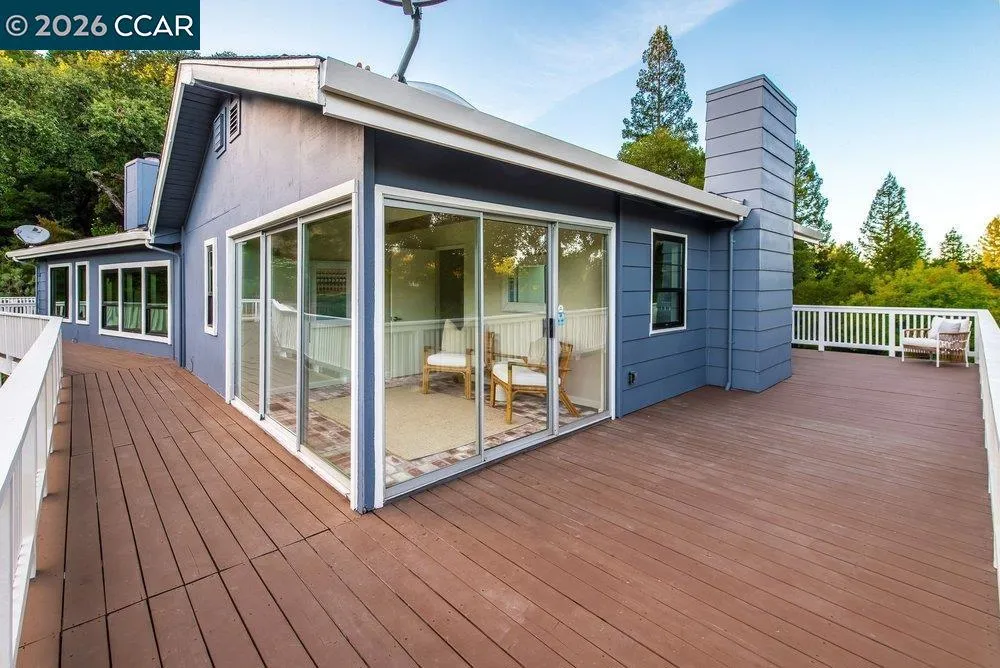 9 Valley Court Orinda, CA 94563
