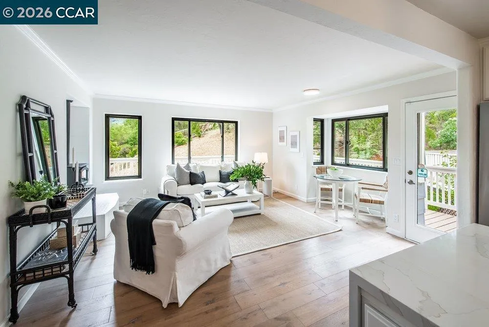 9 Valley Court Orinda, CA 94563