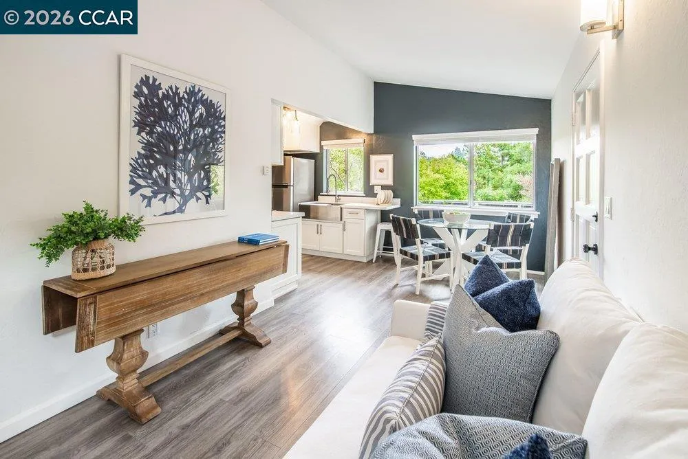 9 Valley Court Orinda, CA 94563
