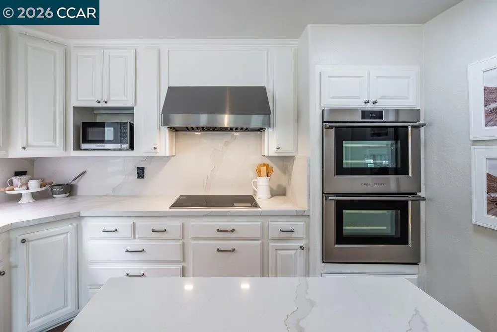9 Valley Court Orinda, CA 94563