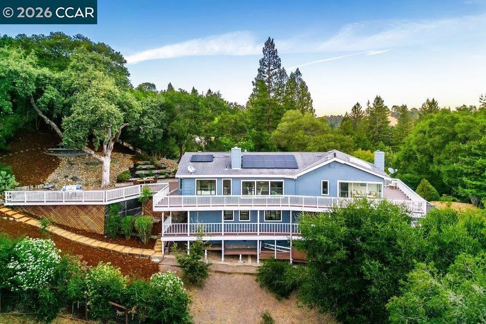 9 Valley Court Orinda, CA 94563