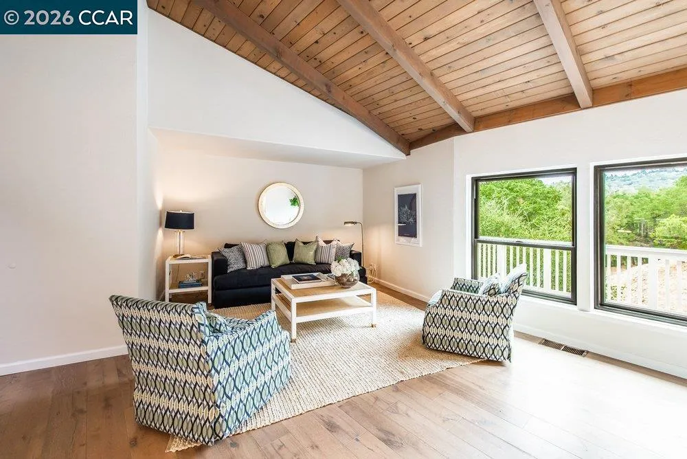 9 Valley Court Orinda, CA 94563