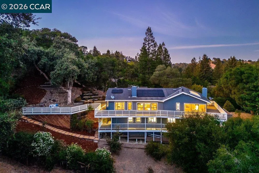 9 Valley Court Orinda, CA 94563
