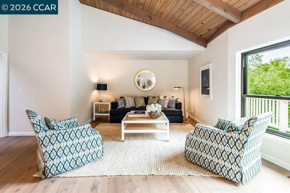 9 Valley Court Orinda, CA 94563