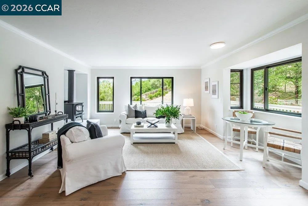 9 Valley Court Orinda, CA 94563