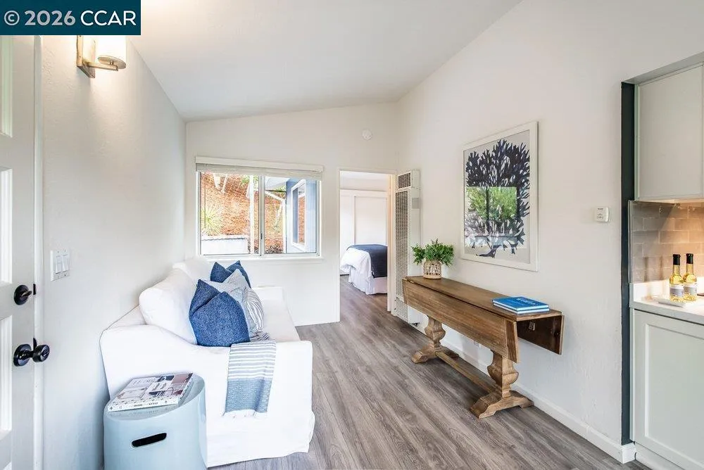 9 Valley Court Orinda, CA 94563