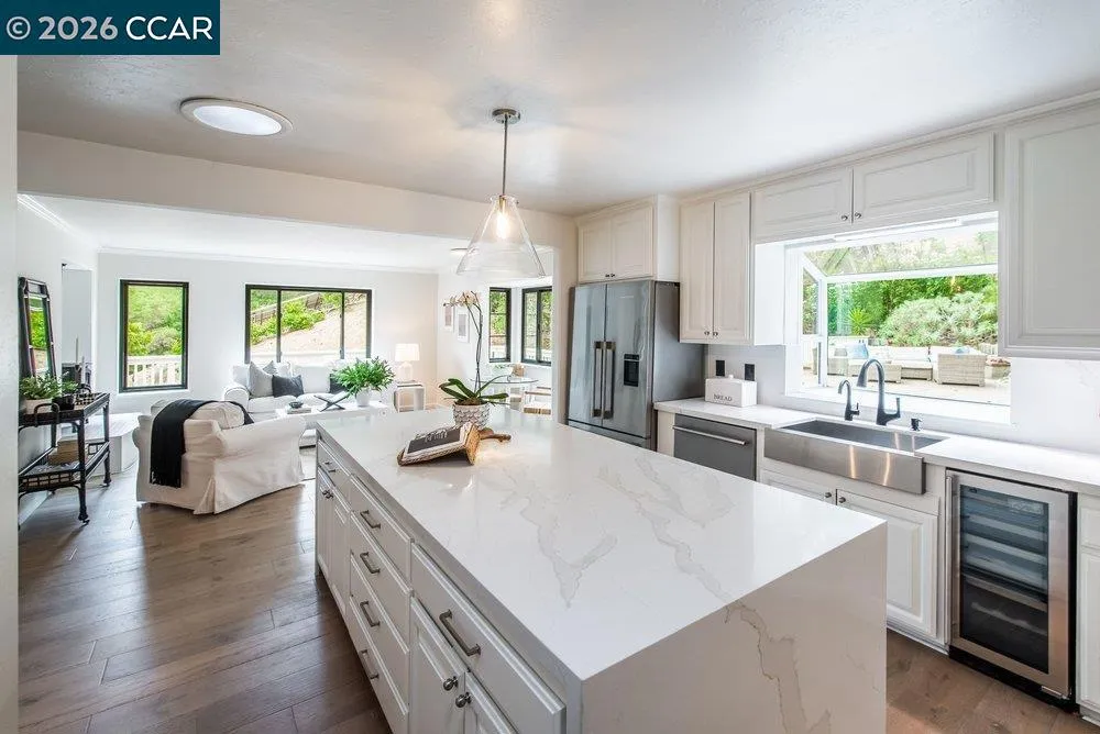 9 Valley Court Orinda, CA 94563
