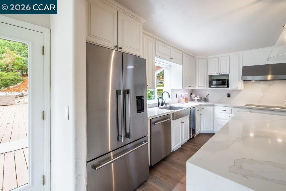 9 Valley Court Orinda, CA 94563