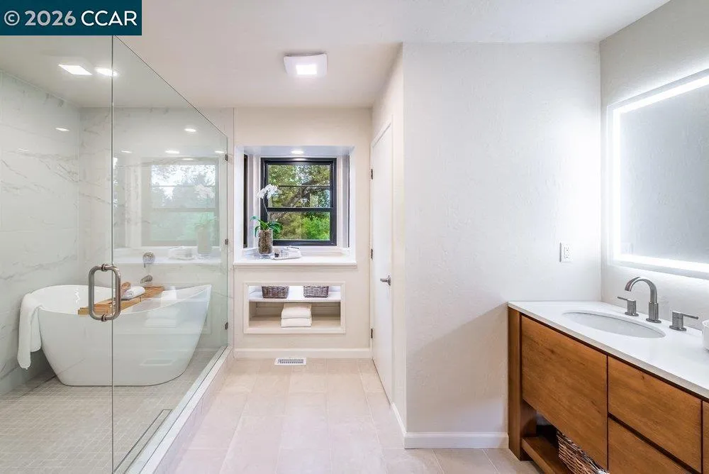 9 Valley Court Orinda, CA 94563