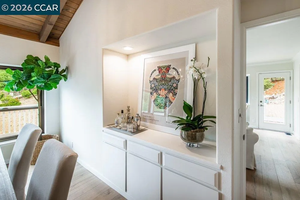9 Valley Court Orinda, CA 94563