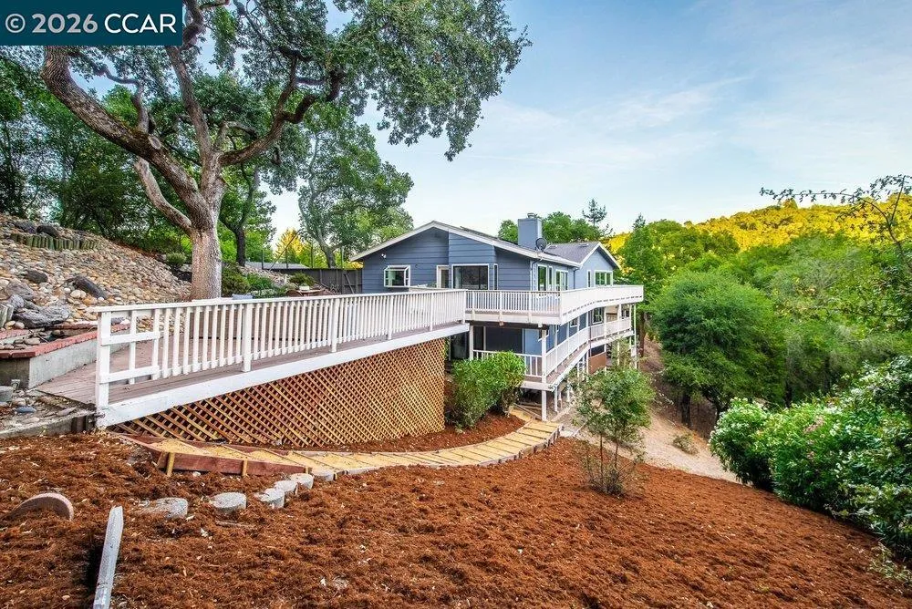 9 Valley Court Orinda, CA 94563