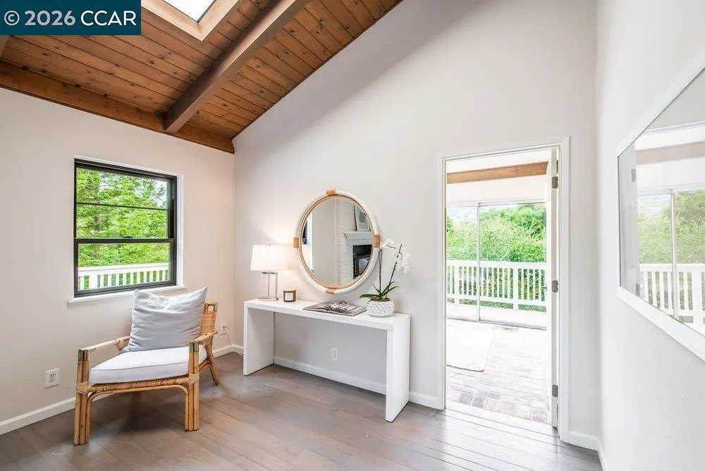 9 Valley Court Orinda, CA 94563