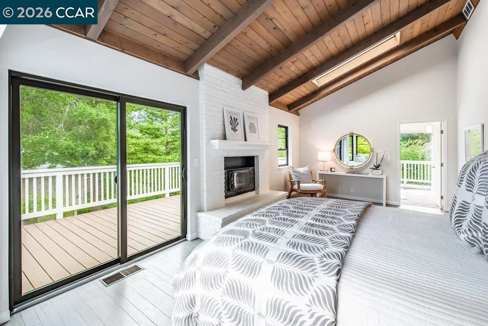 9 Valley Court Orinda, CA 94563