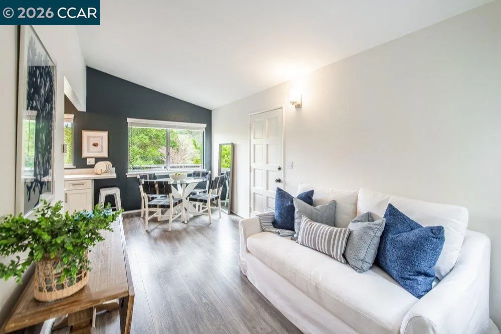 9 Valley Court Orinda, CA 94563