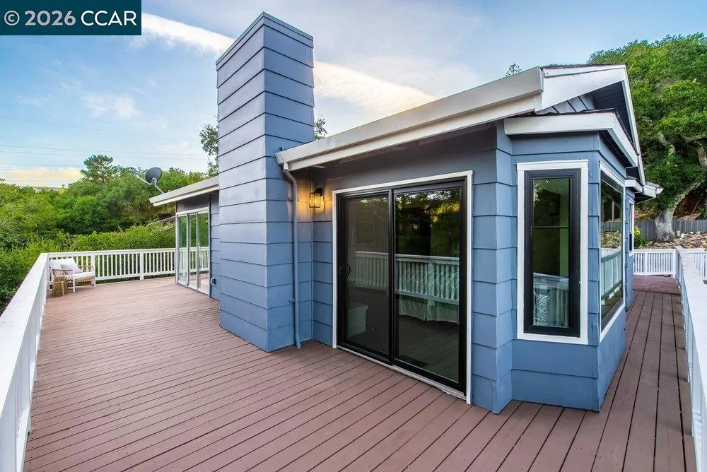 9 Valley Court Orinda, CA 94563