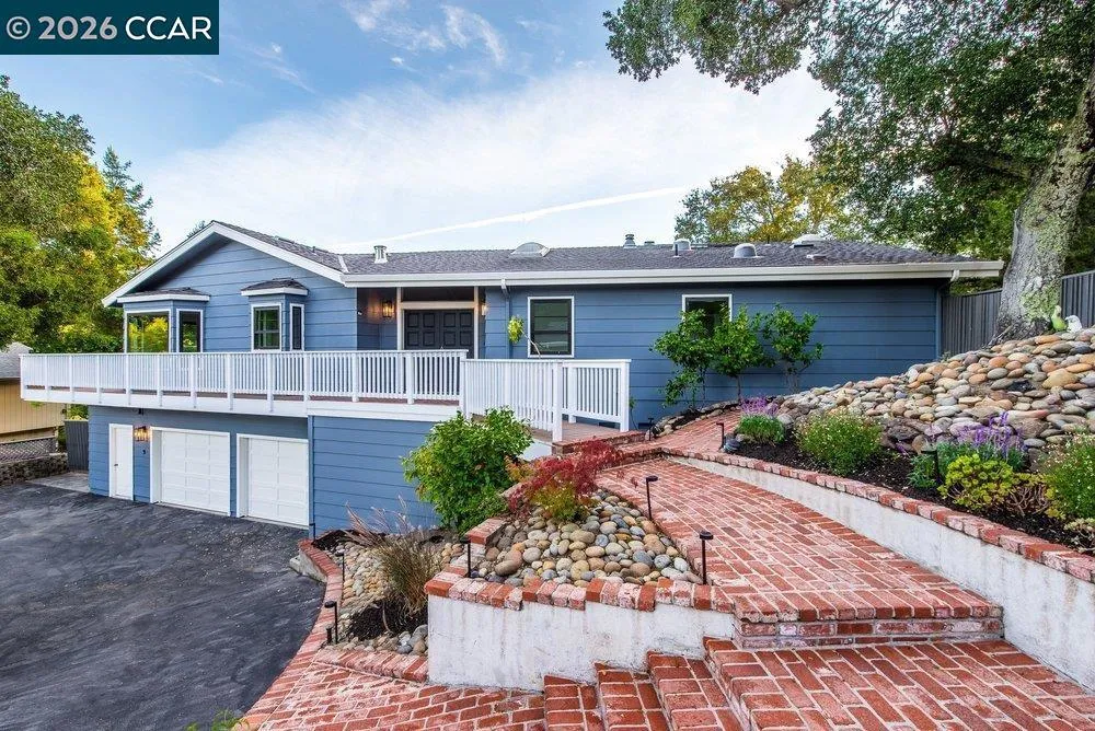 9 Valley Court Orinda, CA 94563