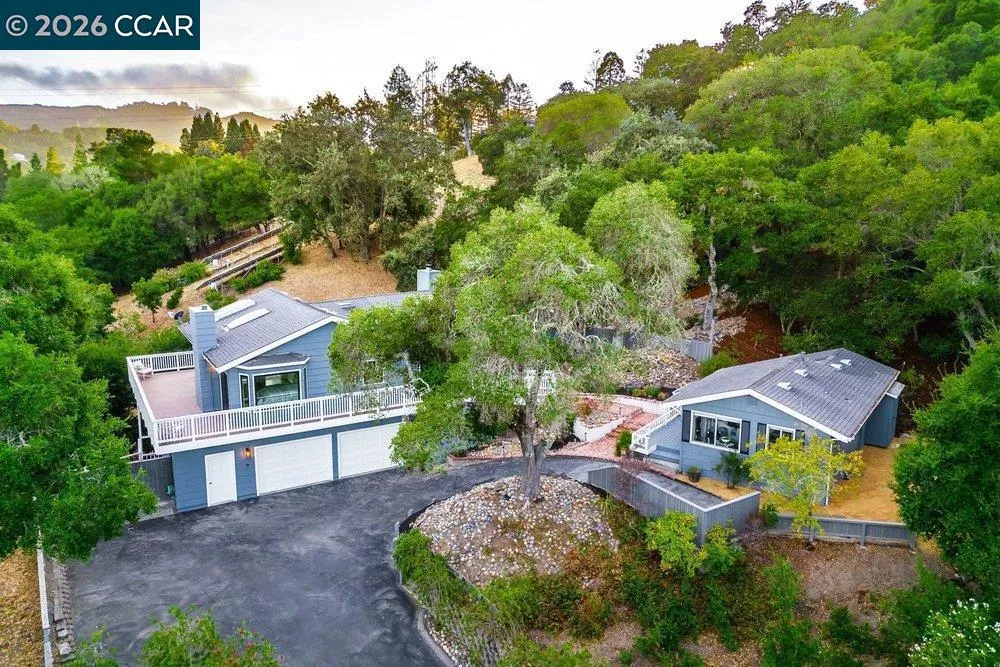 9 Valley Court Orinda, CA 94563
